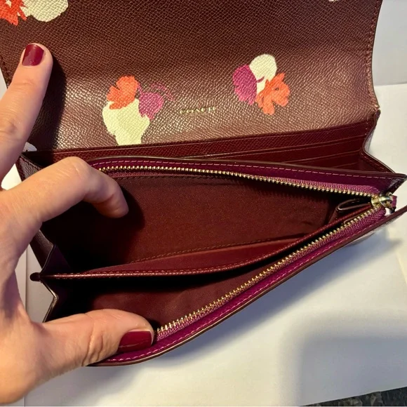 Authentic Coach leather wallet, burgundy/wine color - Picture 7 of 7